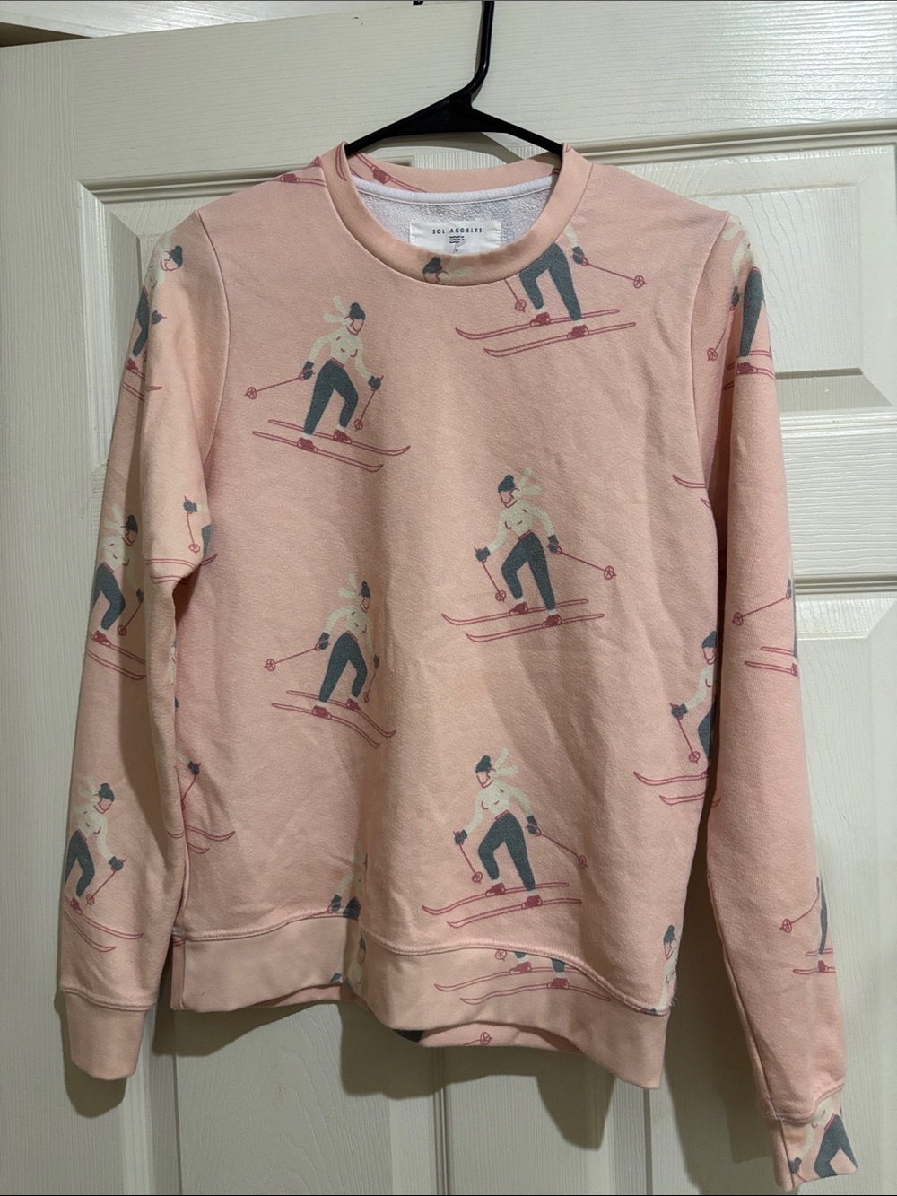 Women’s Crewneck Sweater in Light Pink with Ski Motif